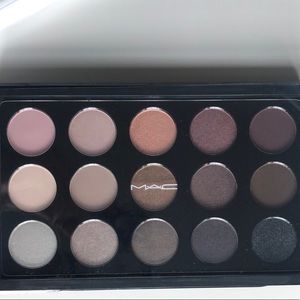 MAC eye shadow X15 Cool Neutral palette